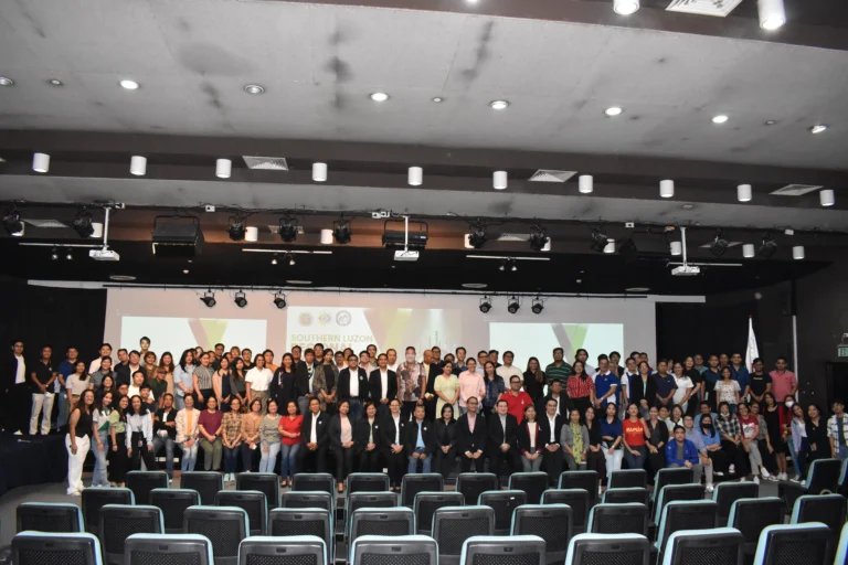 A group photo of chemical engineering professionals at the PIChE Regional Symposium.